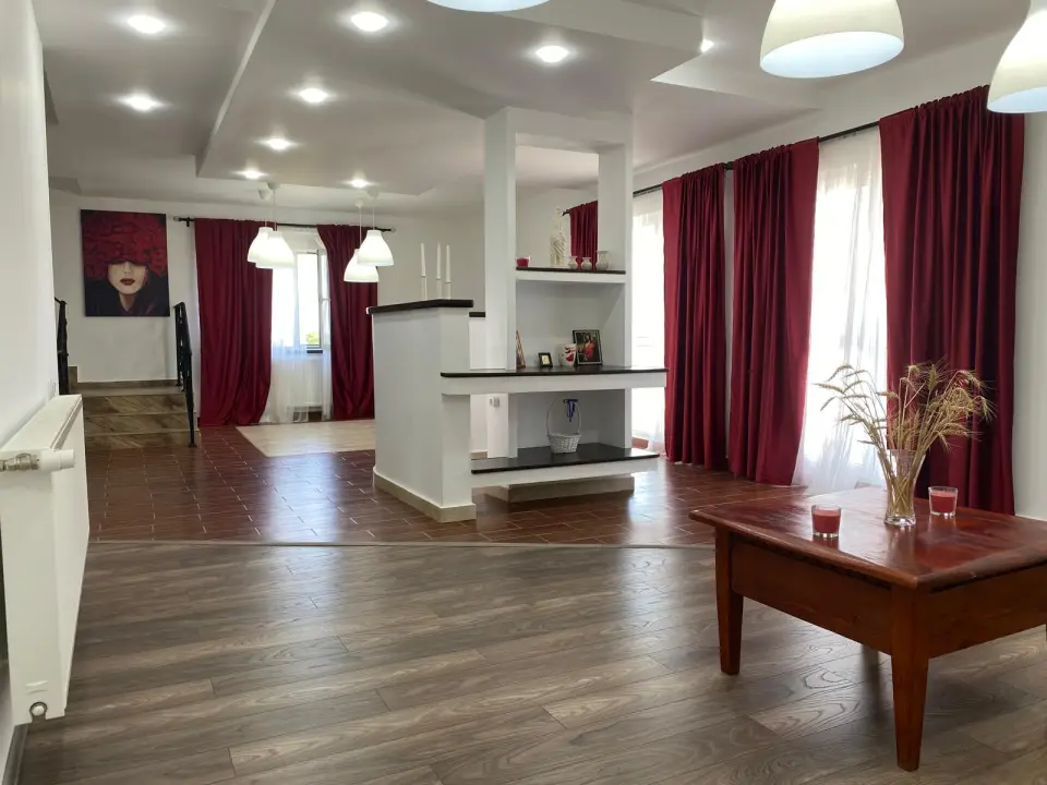 casa de vânzare în Moara Vlăsiei, Ilfov - spațiu generos cu vederi spre lac - imaginea 2